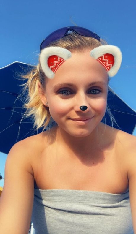 Julia Simic star exclusive picture