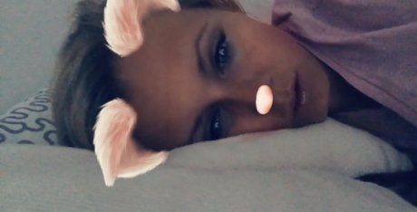 Julia Simic model nice image