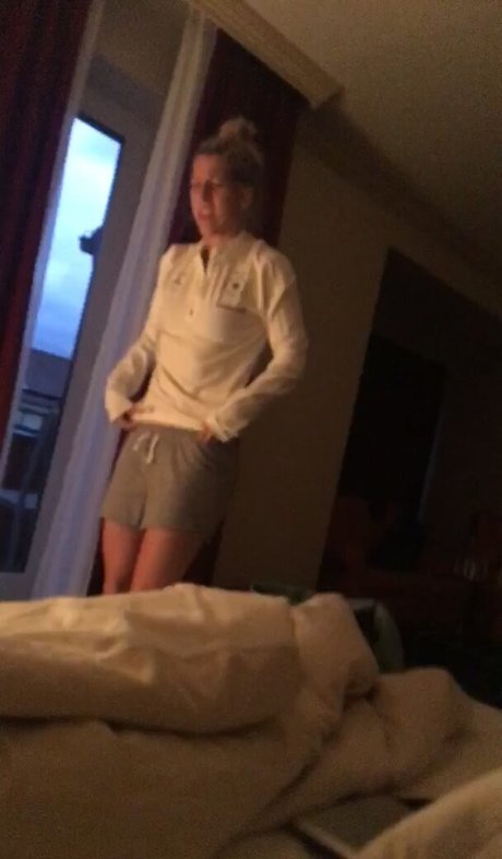 Julia Simic nude model img