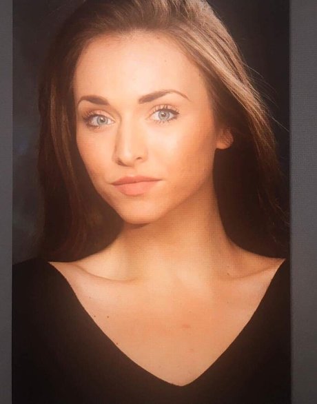 Charis Lister model art photo