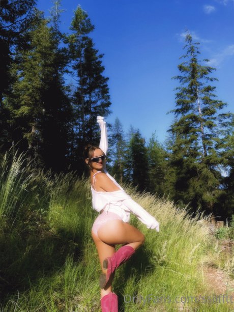 Flaurescent pretty model gallery