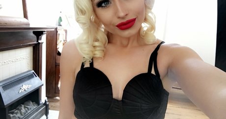 Romanie Smith pornstar adult image