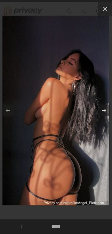 Samyra Pletikoze erotic star photo