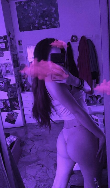 Roxanax Sg pornstar beautiful pic