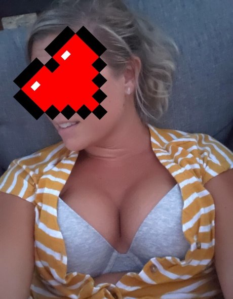 Grabymyneckk model top photos