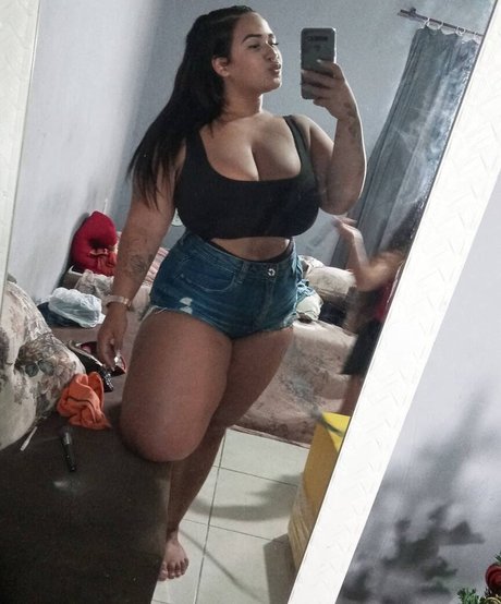 Adriane Esteves pretty star pics