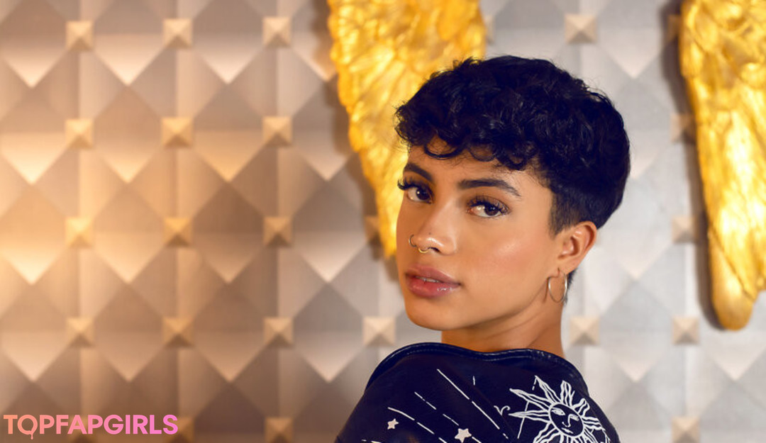 Alessandra Rodriguez star art pic