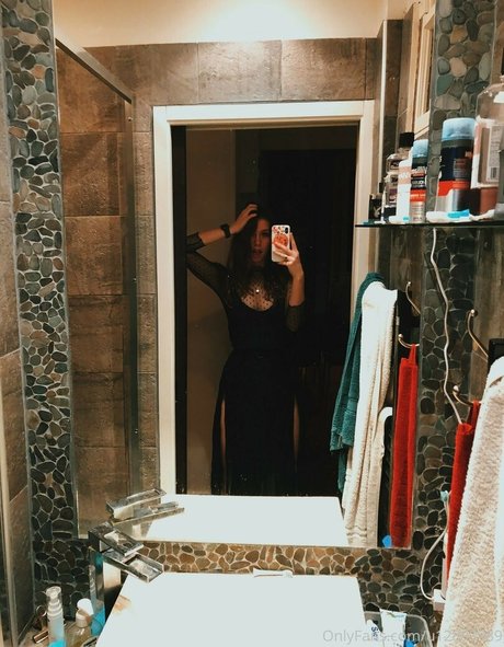 Ellbat pornstar adult picture