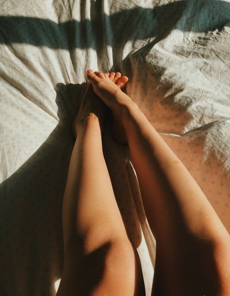 Ellbat model nude image