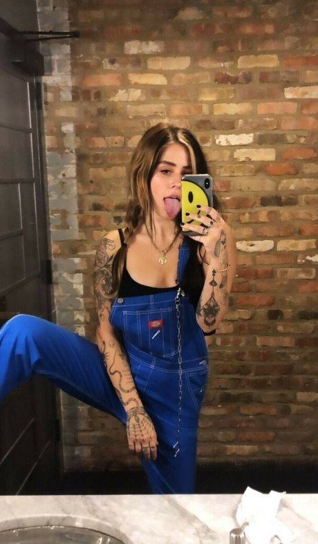 CrayCraysounds hot model photo