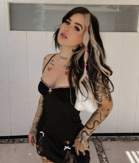 small onlyfans hot naked photo