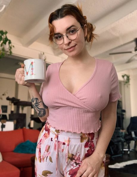 Mari Sappho beautiful actress photos