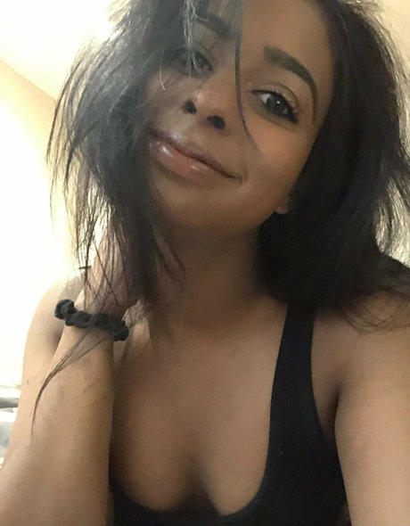 Zahra Rai model sexy pics