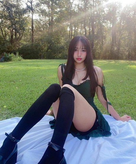 Charla Mouse model nude gallery