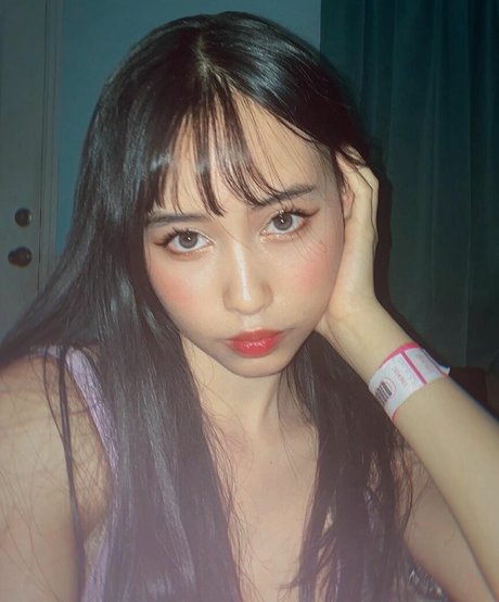 Charla Mouse nice model pic