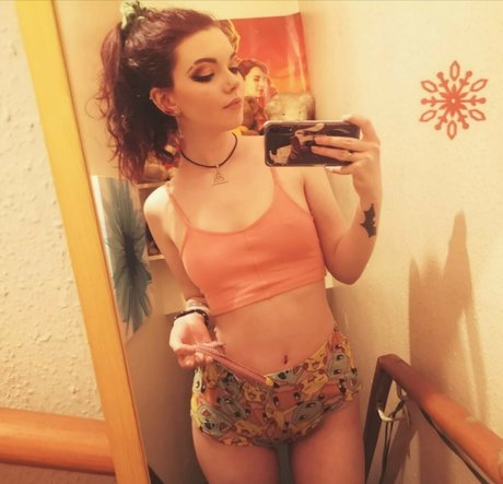 Ljaphra top model image