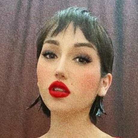 Rocknrollcleopatra model naked photos