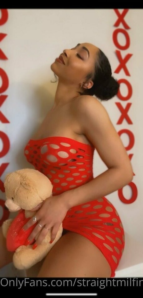 Straightmilfin hot actress pics