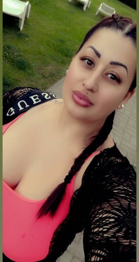 chubby babe onlyfans top photo