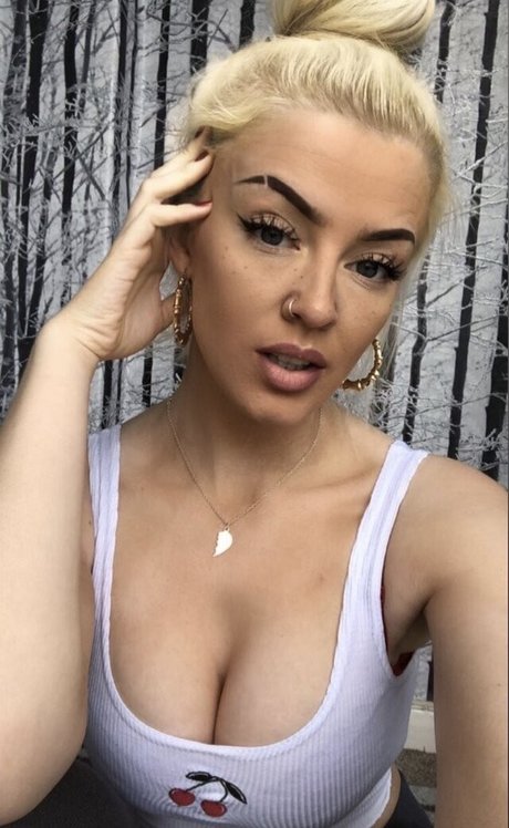 Xcandylashes exclusive model pic