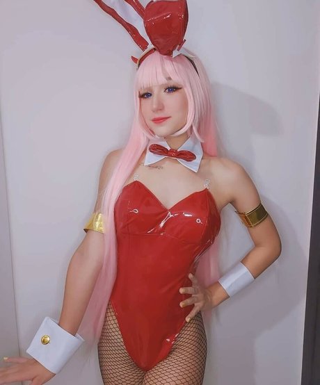 Mia Pon hot actress pictures