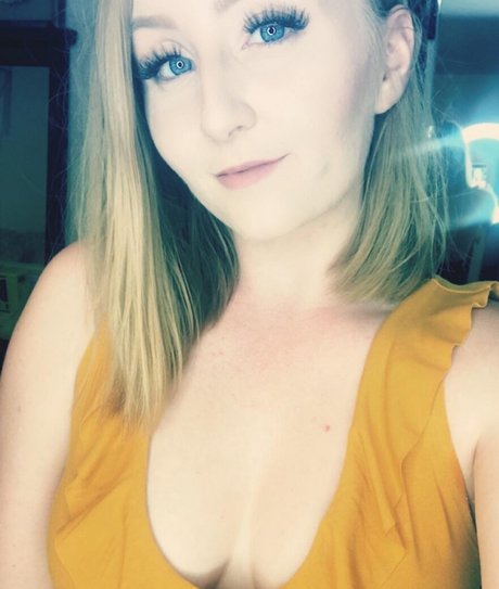 AshlieEstle model adult photos