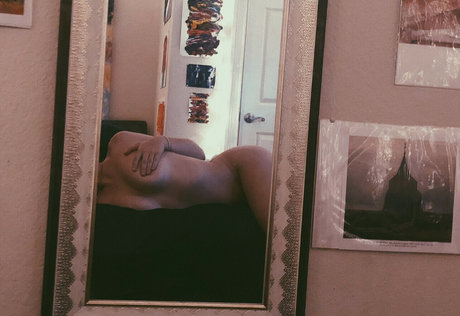 Mackdaddybaby sexy model pic