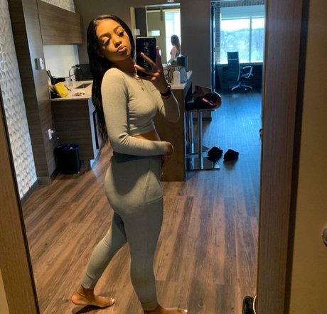 honeyqoldd model naked pictures