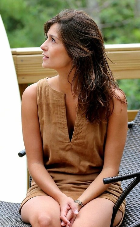 Tania Young erotic actress pic