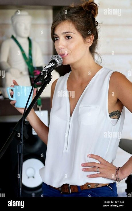 Tania Young naked model photos