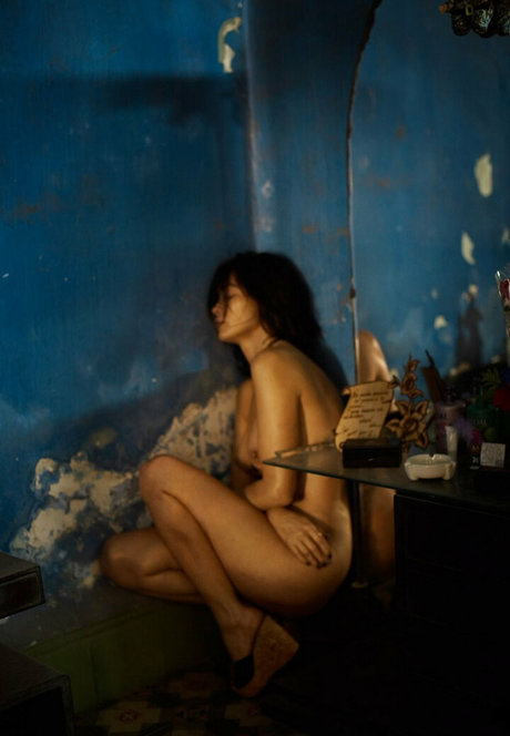 Emmanuelle Beart star nude picture