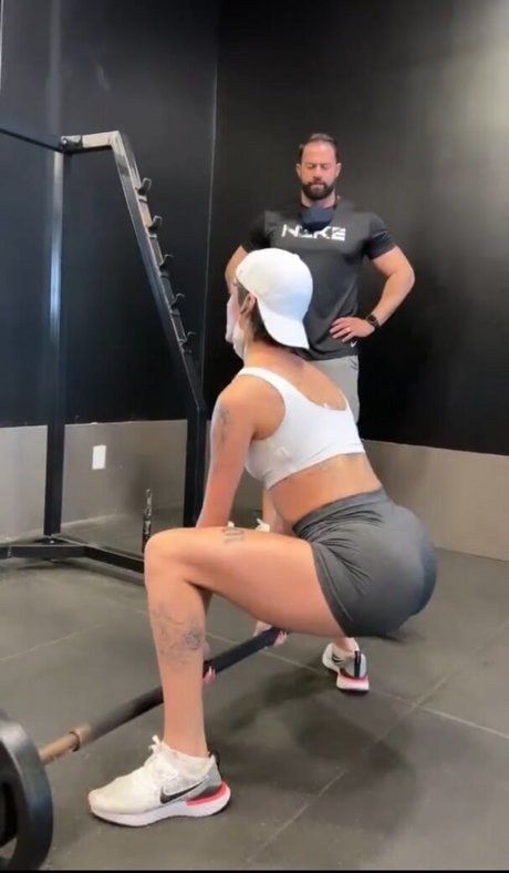 Livianmenegalii top model image