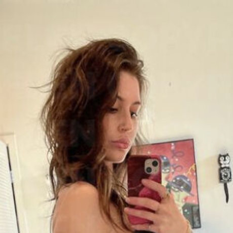 Helenfromtwitter exclusive star image