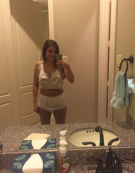 Lauren Bedford Russell star perfect pictures