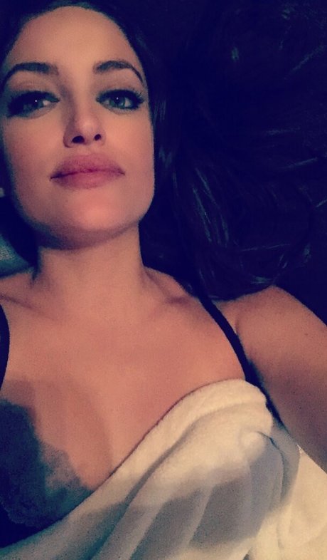 Lauren Bedford Russell star sexy image