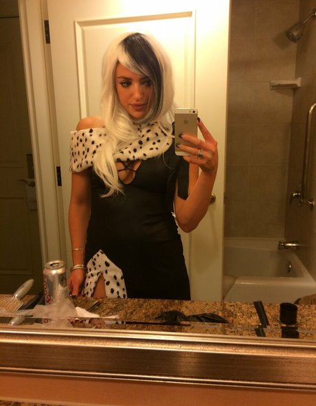 Lauren Bedford Russell naked actress pictures