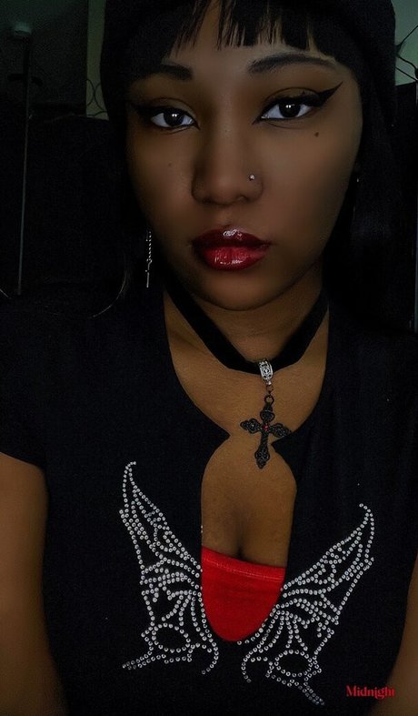 sierraemari hot model image