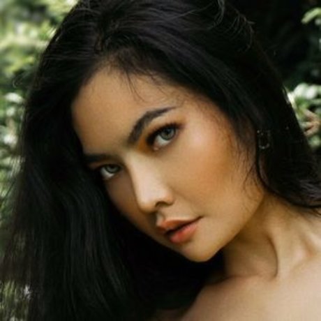 Sexy Ploy model pornographic picture