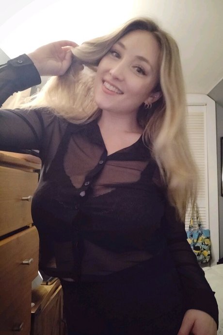 juliatvgames model naked pics