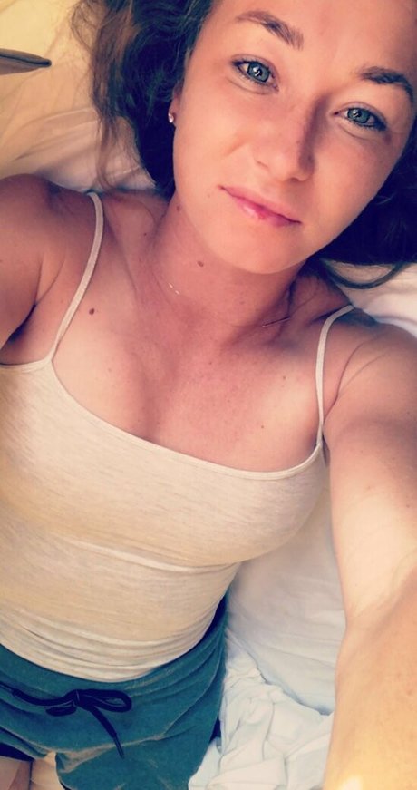 Julia Glushko model adult img