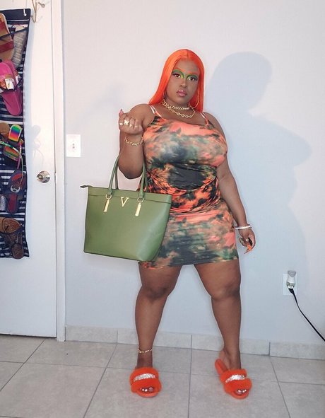 DivineJinn star naked img