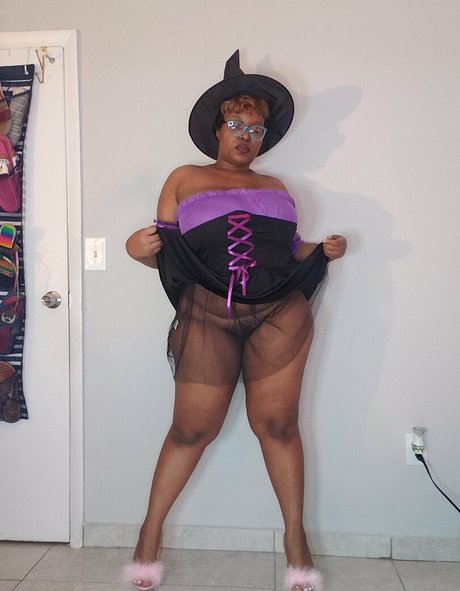 DivineJinn nude pornstar picture