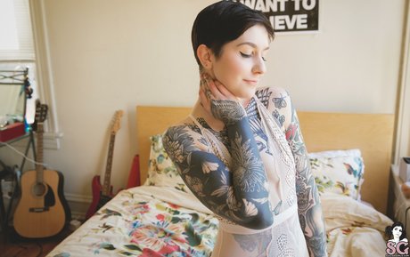 Femme Puppy model pretty pic