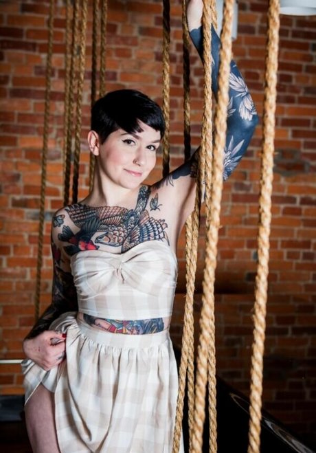 Femme Puppy erotic actress pic