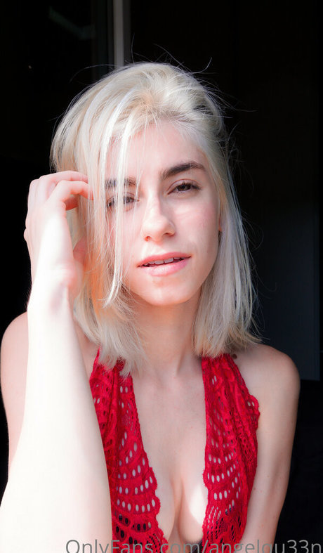 angelqu33n model adult images