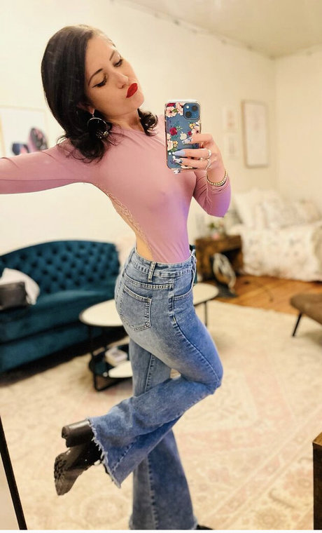 Keanu C Thompson model nudes img