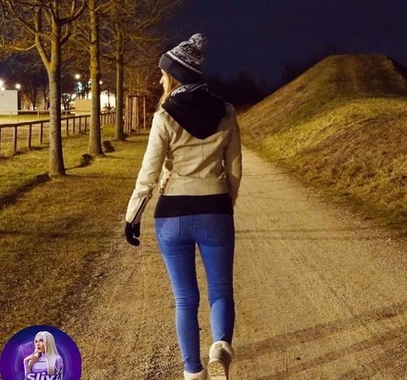 Sintica beautiful model picture