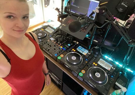 Sintica pretty star photo