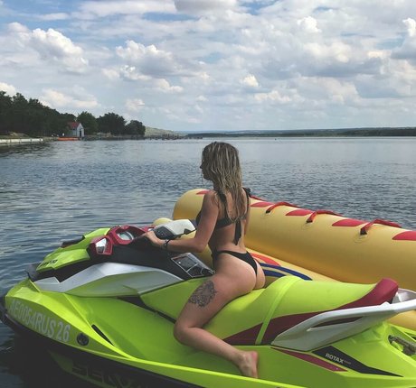 Kiwichka model nude gallery