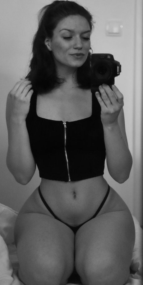 Cjella nude star photo